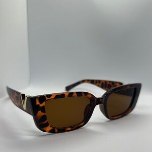 Chic Tortoiseshell V-Detail Sunglasses -Square Frame, Trendy Style UV protection